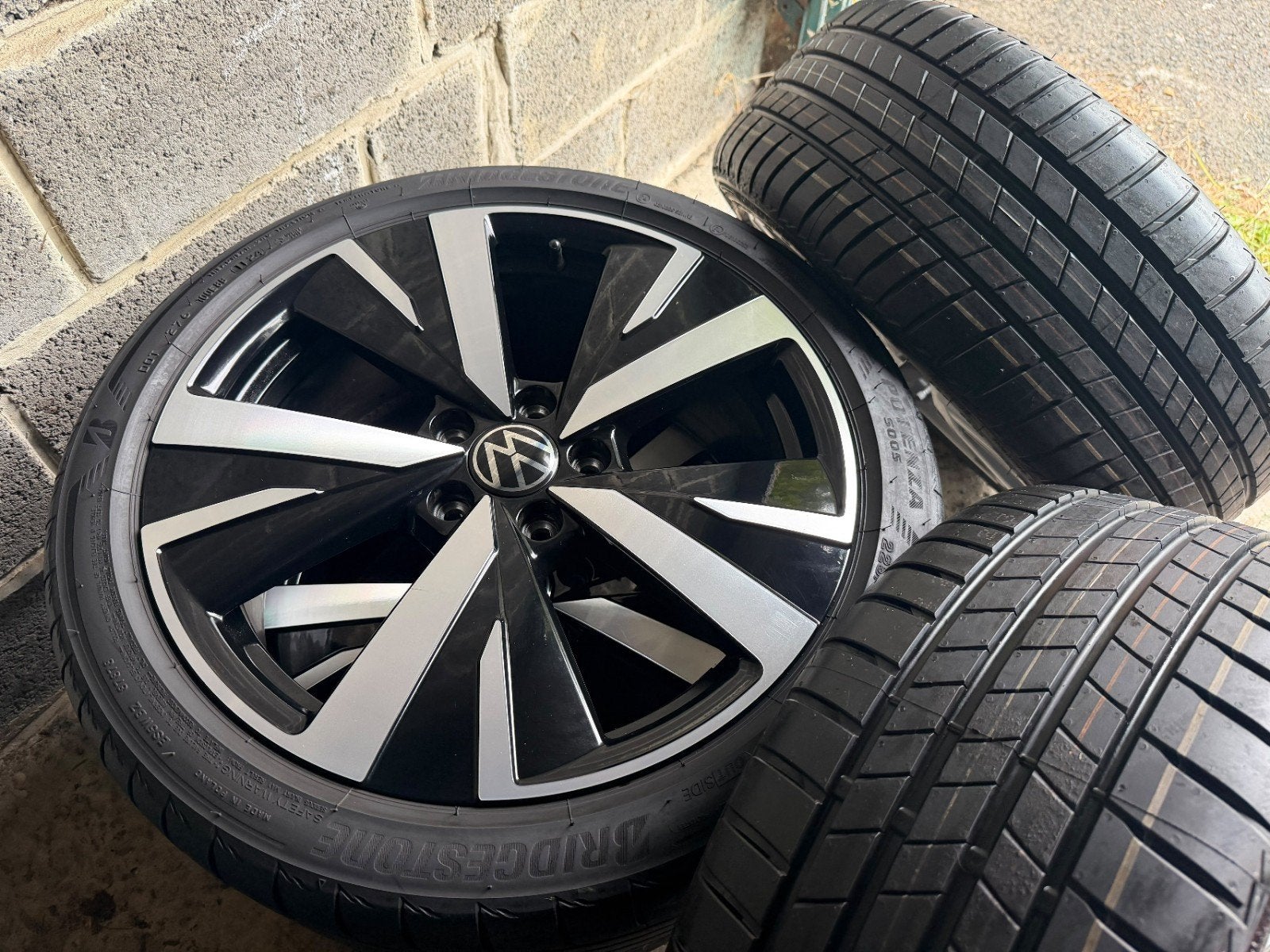 jantes volkswagen golf original & pneus 225/40/18, Pneus et Jantes, Véhicule de tourisme, Pneus été, 18 pouces