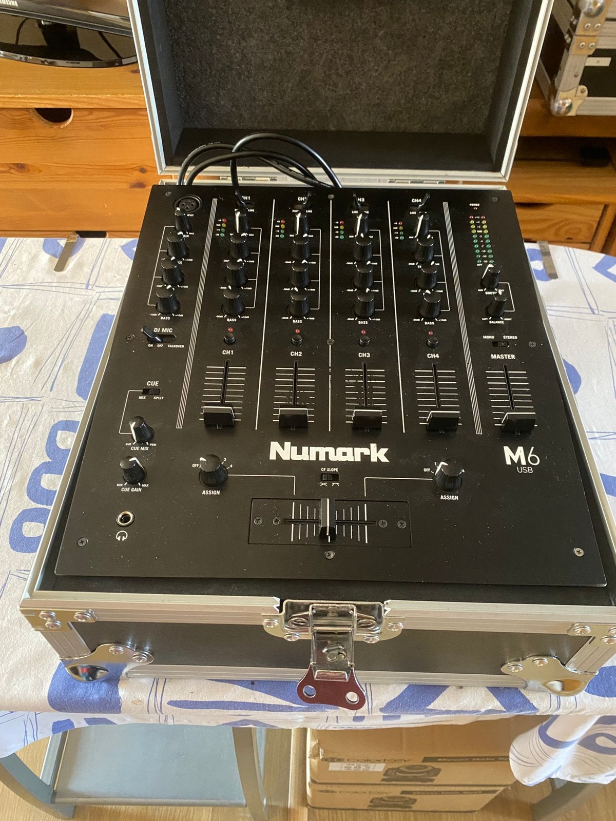 Dj Mixer Numark M6 USB  met Flightcase, Muziek en Instrumenten, Ophalen, Zo goed als nieuw