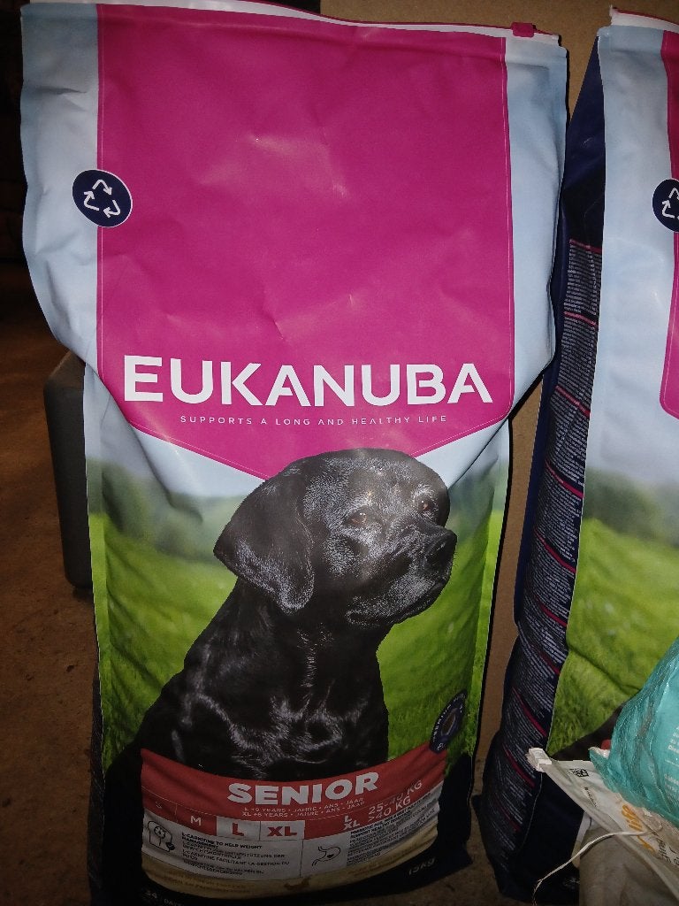 Eukanuba-brokjes, Ophalen, Hond