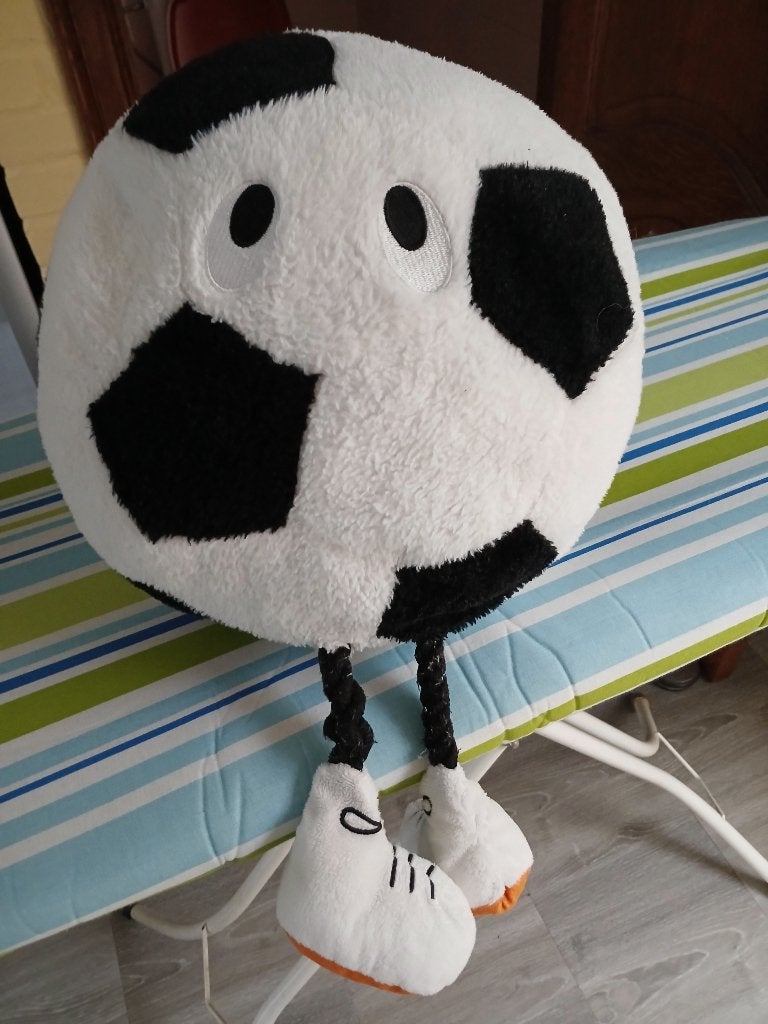 Hondenvoetbal pluche, Animaux & Accessoires, Jouets pour chiens, Enlèvement, Comme neuf, Balles pour chien
