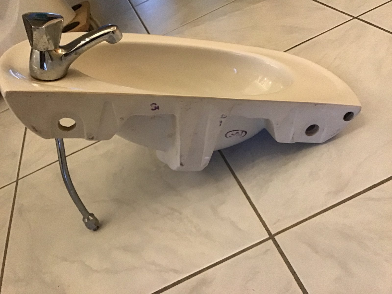 Lavabo met kraan, Ophalen, Kraan