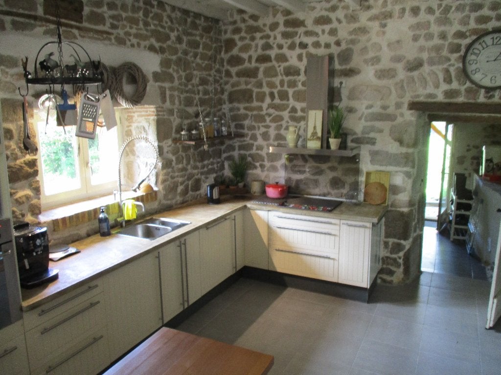 Maison accueillante, entièrement rénovée à Sauviat, Auvergne, Immo, Étranger, 6 pièces, Maison d'habitation, 154 m², Ventes sans courtier