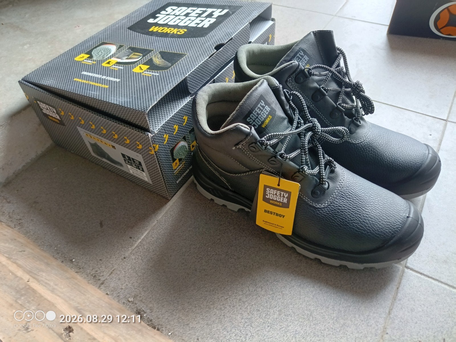 Chaussures de sécurité T43
Taille 43 
État neuf, Bricolage & Construction, Vêtements de sécurité, Enlèvement