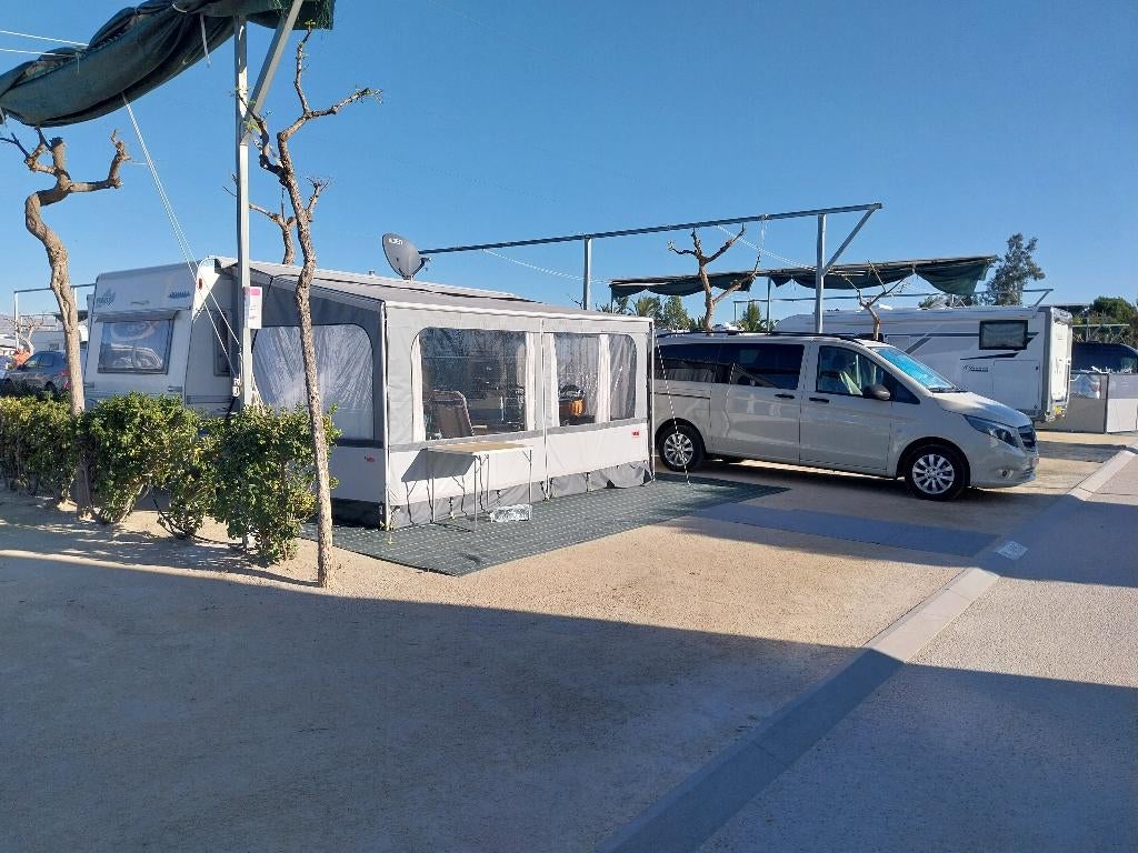 caravan Fendt 510 Diamant, Caravans en Kamperen, Caravans, Particulier, tot en met 4, 1000 - 1250 kg, Treinzit, Fendt, 2 aparte bedden