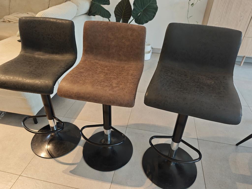 3 barkrukken (+2 extra rugleuningen), Ophalen, Gebruikt