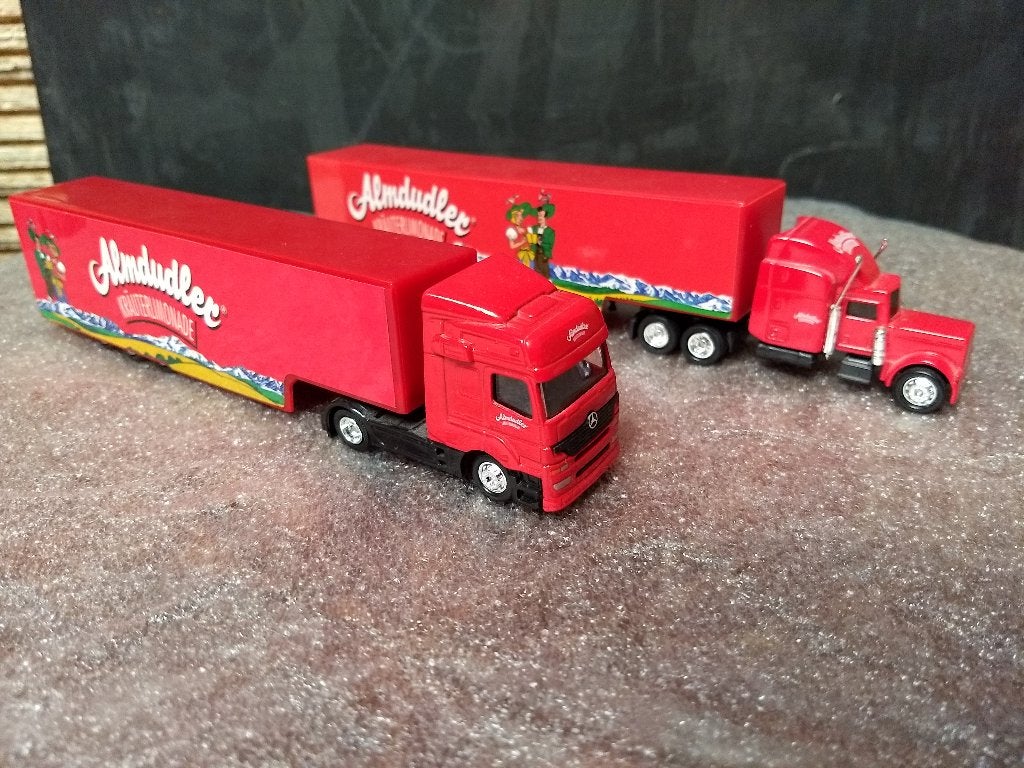 Almdudler - 2 verschillende mini vrachtwagentjes, Enlèvement ou Envoi, Comme neuf, Autres types, Autres marques