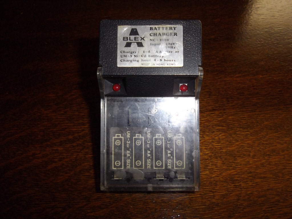 Batterijlader voor 4 AA Batterijen, Ophalen of Verzenden, Oplaadbaar