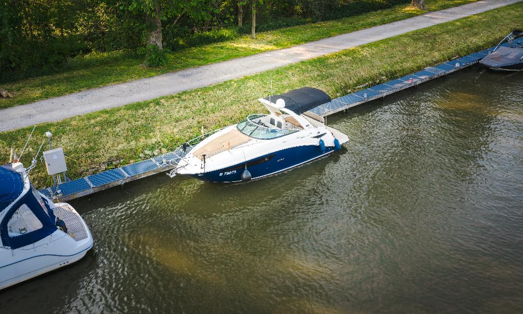 Sea Ray Sundancer 265 – slechts 190 draaiuren - 2019, Watersport en Boten, 9 m, Gebruikt, Binnenboordmotor, Walstroom