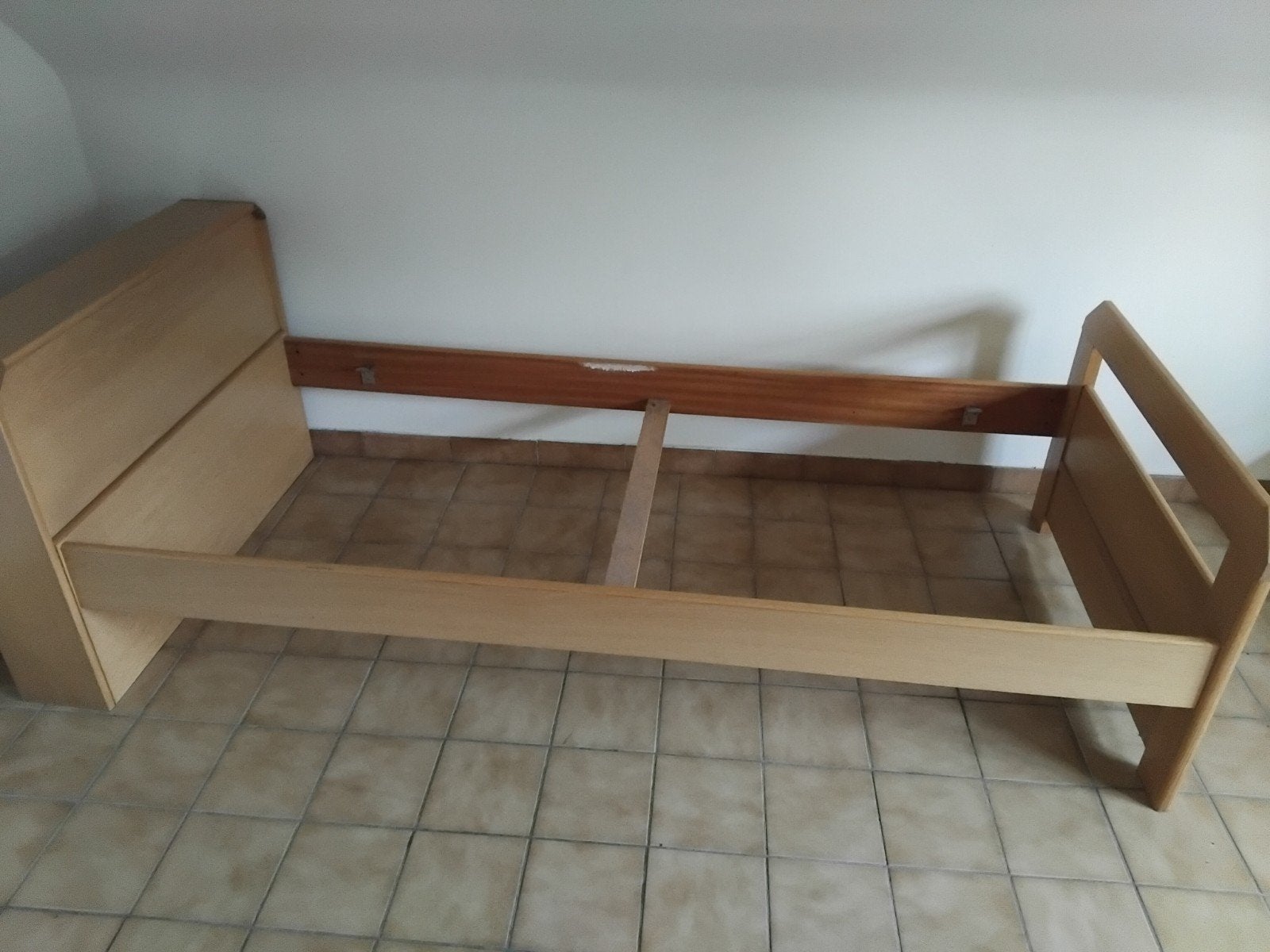 2 x gratis bed. 90x 200.  140x200, Antiquités & Art, Enlèvement