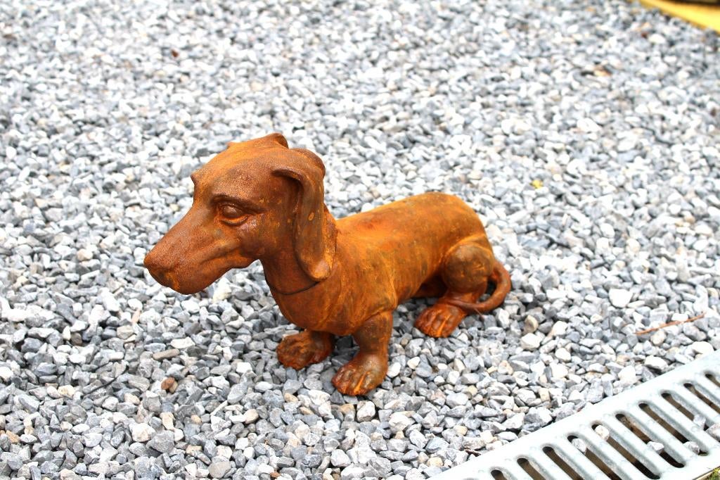 Roestig gietijzeren beeld van een hond, de TECKEL, Ophalen of Verzenden, Nieuw, Metaal, Dierenbeeld