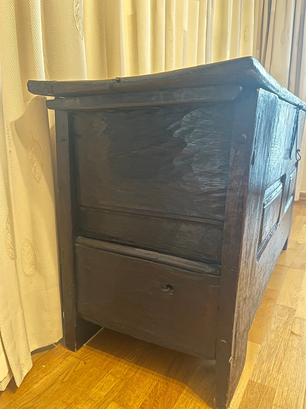 Antieke houten kist, Ophalen