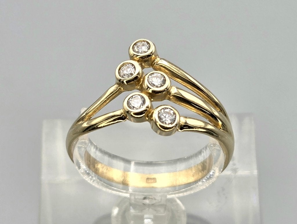 Vintage design ring met briljant geslepen zirconia. 2026/551, Handtassen en Accessoires, Ringen, 18 tot 19, Ophalen of Verzenden