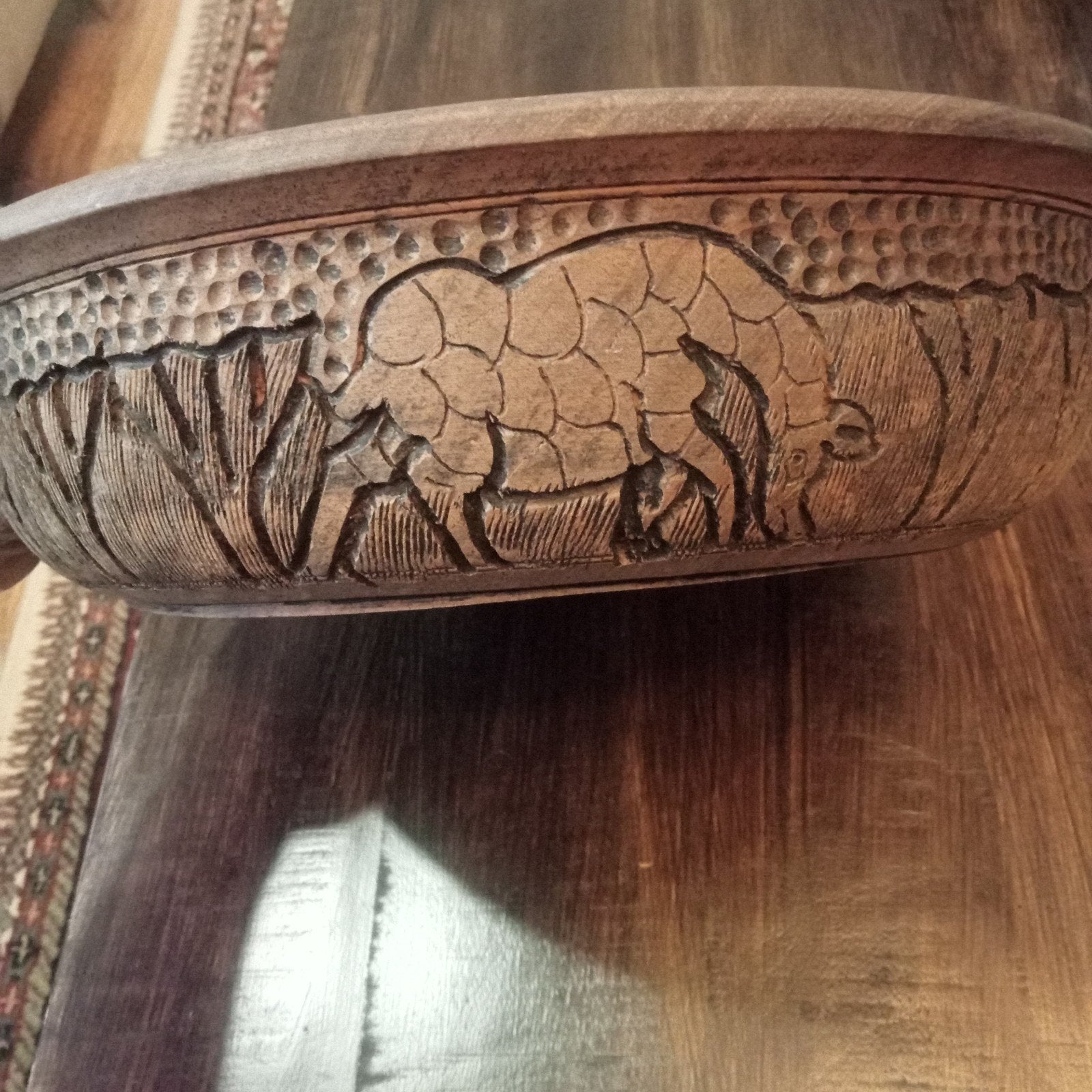 houten Afrikaanse schaal, Ophalen, Schaal
