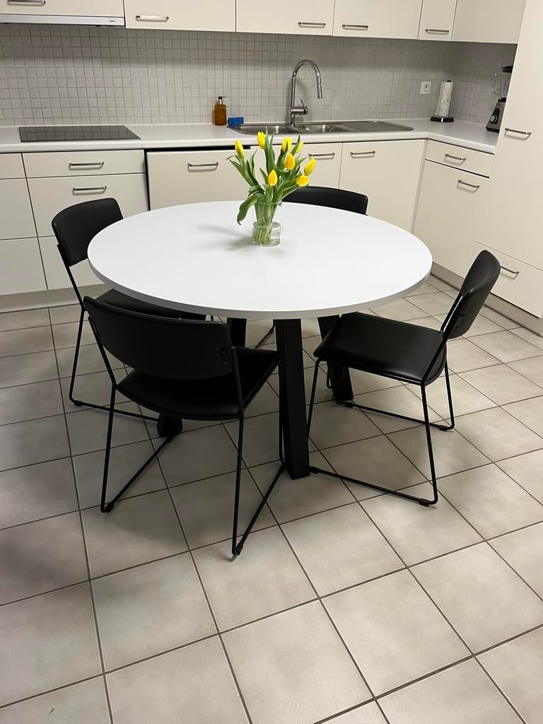 Eettafel & 4 stoelen, Huis en Inrichting, Ophalen, Rond, Zo goed als nieuw, Vier personen