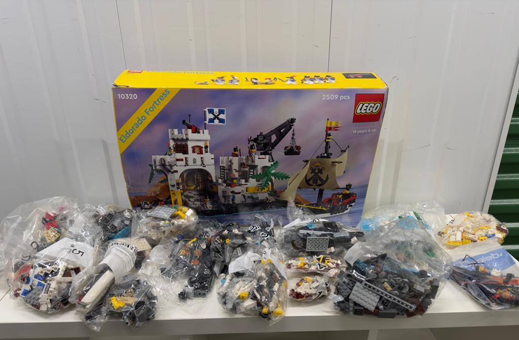 LEGO - Pirates: Fort Eldorado 2023 - 10320 - 8 minifiguren, Kinderen en Baby's, Speelgoed | Duplo en Lego, Zo goed als nieuw, Lego