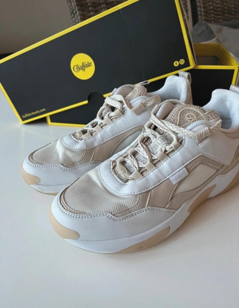Buffalo beige sneakers - maat 39 - super goede staat, Beige, Ophalen of Verzenden, Zo goed als nieuw, Sneakers