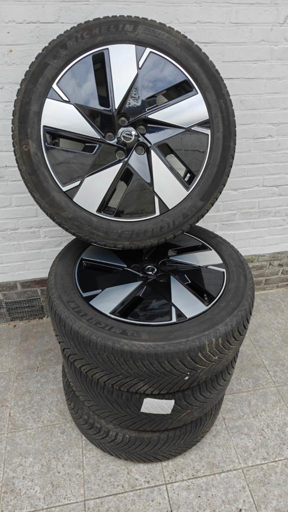 Originele volvo EX40,XC40 19inch all season set, Auto-onderdelen, Banden en Velgen, Banden en Velgen, Nieuw, 235 mm, All Season