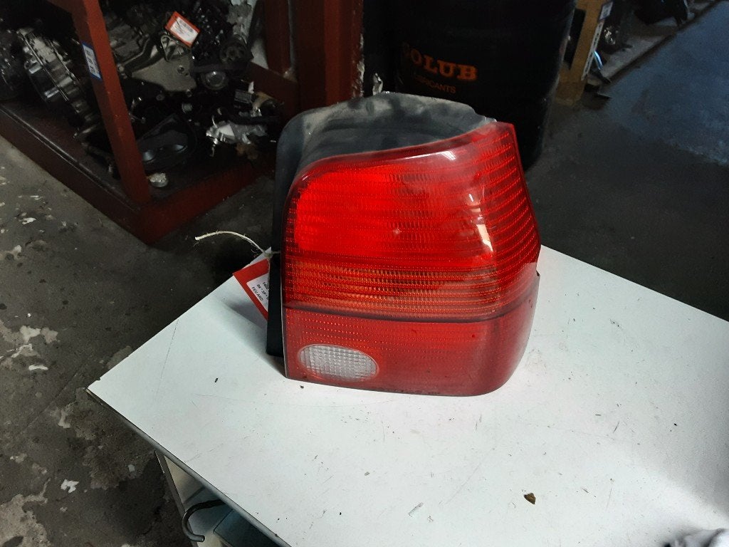 FEU ARRIÈRE DROIT Volkswagen Lupo (6X1) (38020748), Volkswagen, Mevr. I. Hauben, Utilisé, Rue de l'Espoir 34 34
4030  GRIVEGNÉE, BE