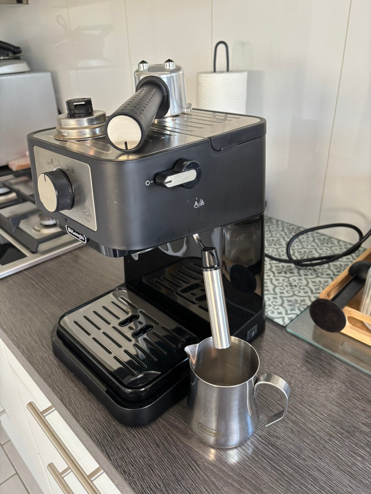 De’Longhi Espressomachine – 1 Jaar Oud – Perfect Werkend, Stoompijpje, Koffiemachine, Gemalen koffie, Ophalen of Verzenden