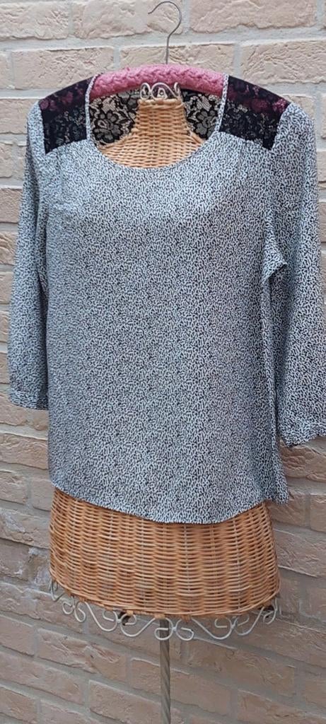 Bloesje maat s/m atmosphere 47cm van oksel tot oksel, Kleding | Dames, Blouses en Tunieken, Atmosphere, Overige kleuren, Ophalen of Verzenden