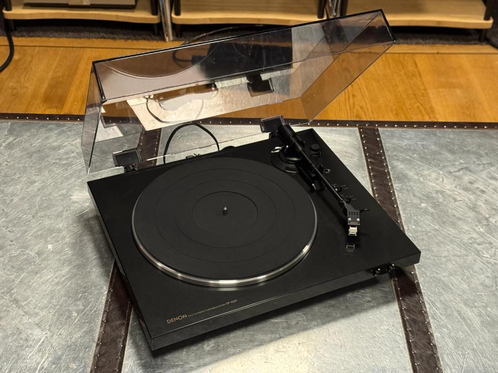 Denon DP-300F B-stock model, TV, Hi-fi & Vidéo, Tourne-disques, Enlèvement ou Envoi, Neuf, Tourne-disque
