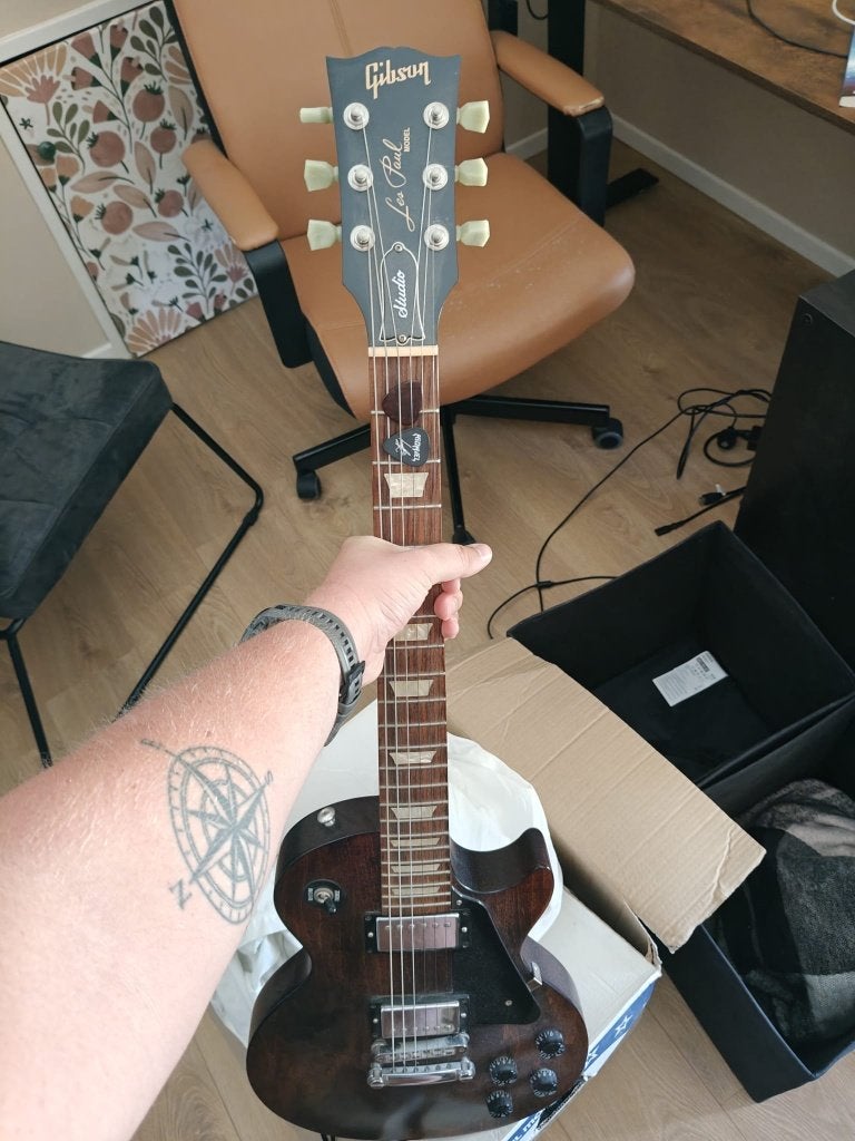 Gibson studio 2016 met versterker, Muziek en Instrumenten, Snaarinstrumenten | Gitaren | Elektrisch, Ophalen, Met versterker, Zo goed als nieuw