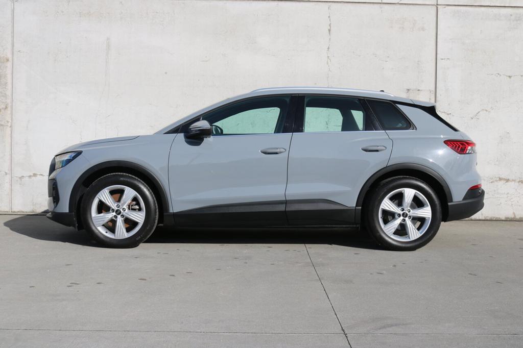 Audi Q4 e-tron 35 55 kWh, Autos, Audi, 0 kg, Argent ou Gris, 0 kg, Noir