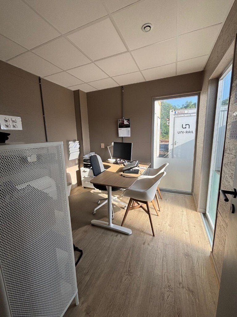 Volledig gerenoveerde en ingerichte bureaucontainer, Ophalen, Gebruikt