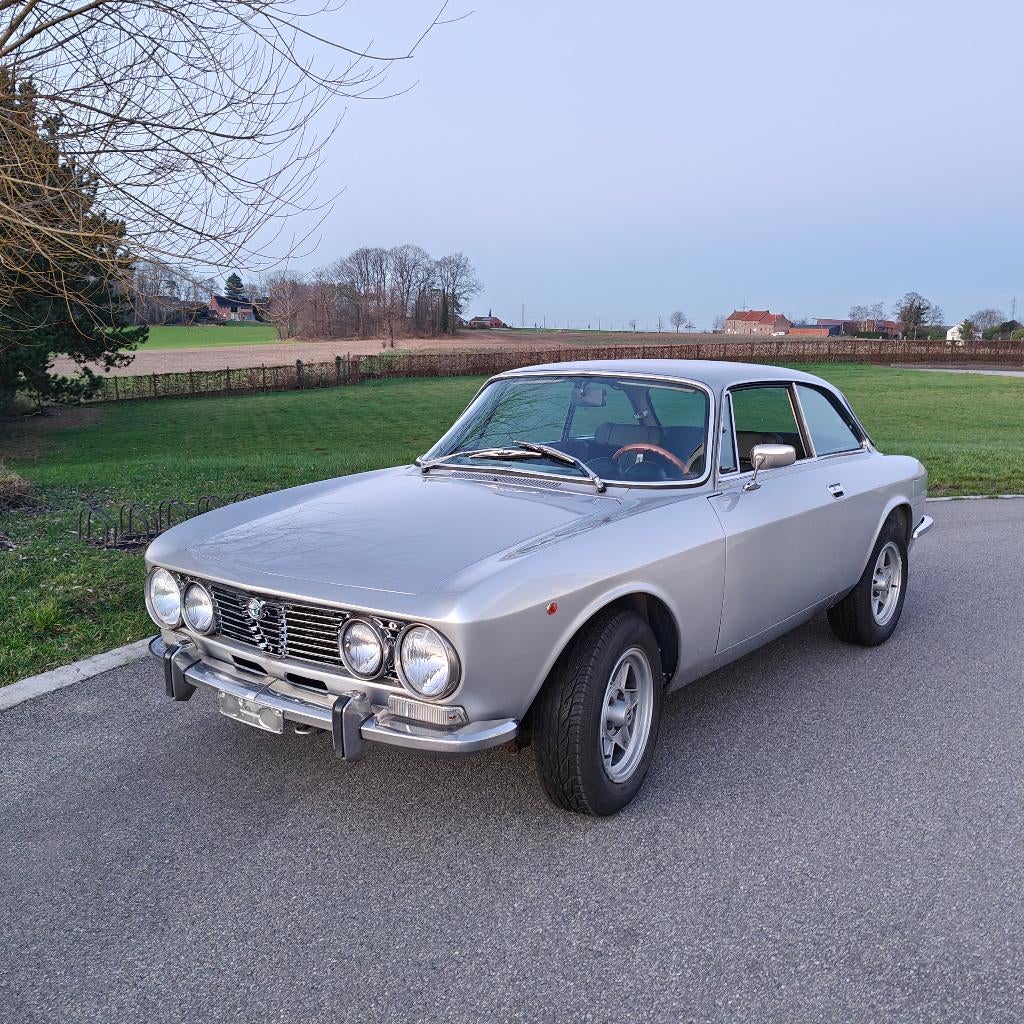 Alfa Romeo 2000 GTV, Autos, Argent ou Gris, Entreprise, https://public.car-pass.be/vhr/12a1629e-2333-4c02-845a-0a1ced7f2b9b, Boîte manuelle