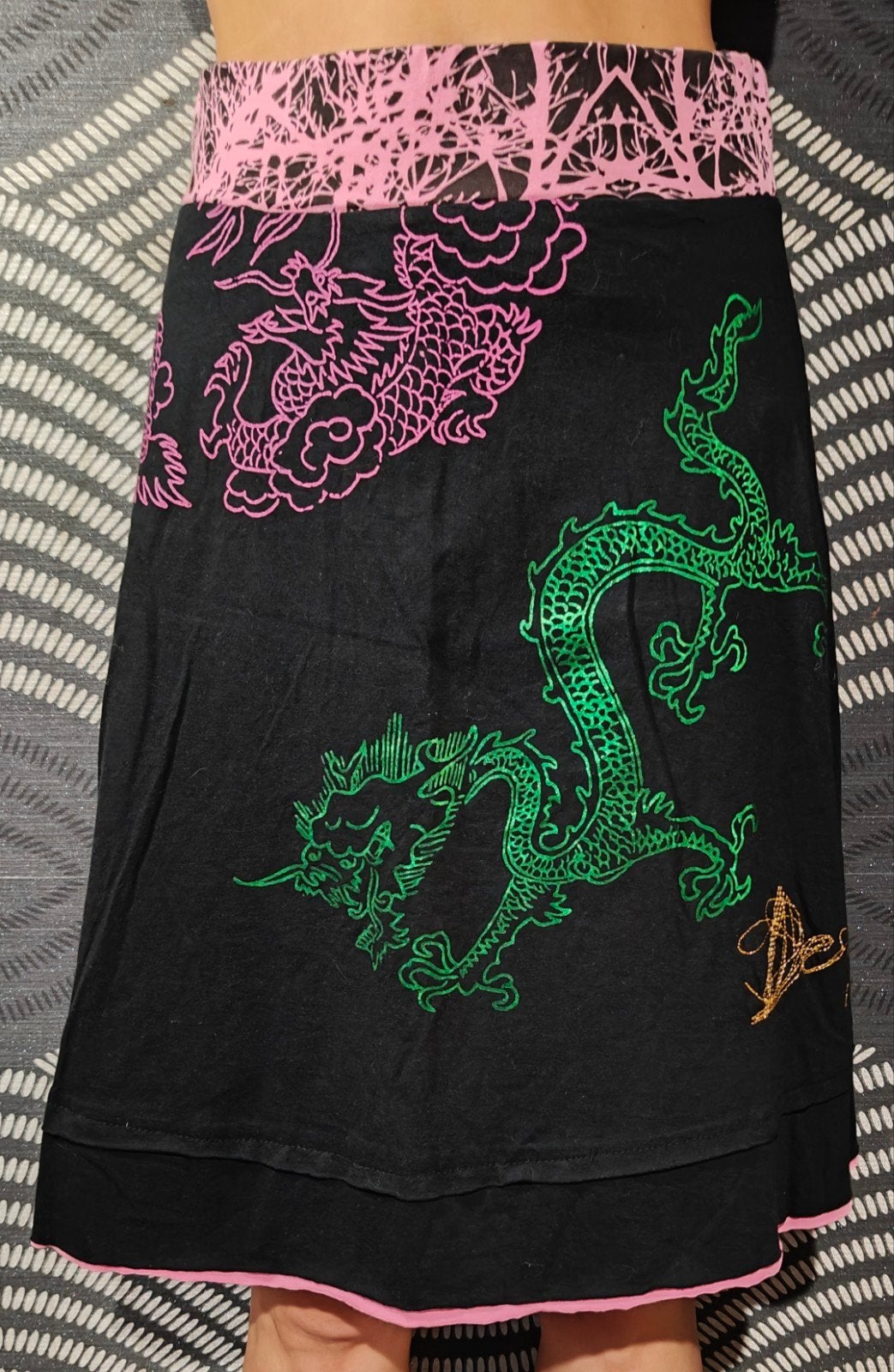 Desigual zwarte skaterrok met drakenprint - Maat S (36), Kleding | Dames, Rokken, Zwart, Ophalen of Verzenden, Zo goed als nieuw