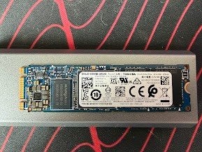 SSD M.2 SATA de 256 Go de Toshiba, Informatique & Logiciels, Toshiba, Enlèvement ou Envoi, Interne, Comme neuf