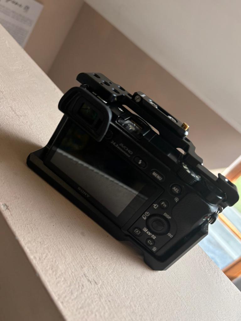 Sony A6000 + accessoires (3 batterijen + SmallRig cage), Ophalen, Gebruikt, Sony