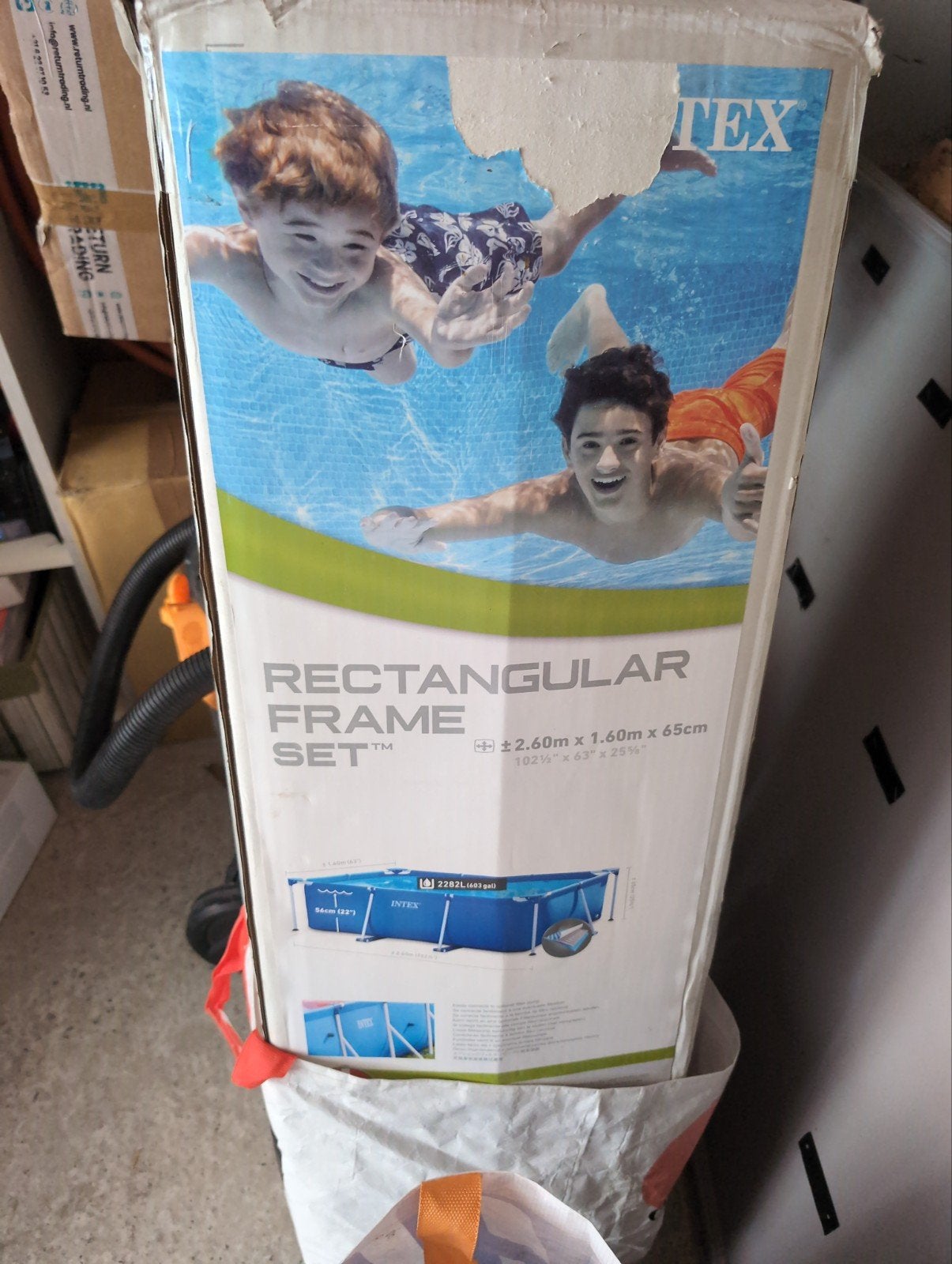 Piscine intex métal frame 2282l 2.60m sur 1.60m