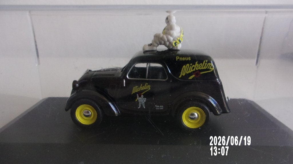 SIMCA 5 FOURGON MICHELIN.IXO 1/43 COMME NEUVE en VITRINE., Enlèvement ou Envoi, Comme neuf, Voiture, Autres marques