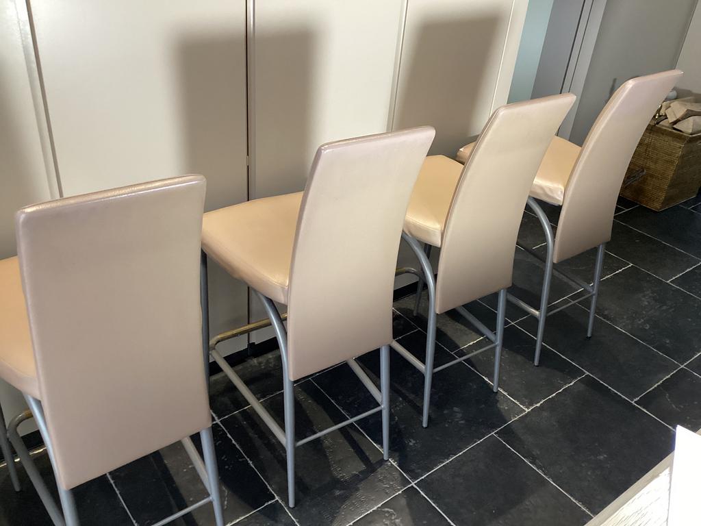 4 barkrukken -stoelen, zithoogte 65 cm in goede staat, Ophalen, Gebruikt, Met voetsteun, 60 tot 90 cm
