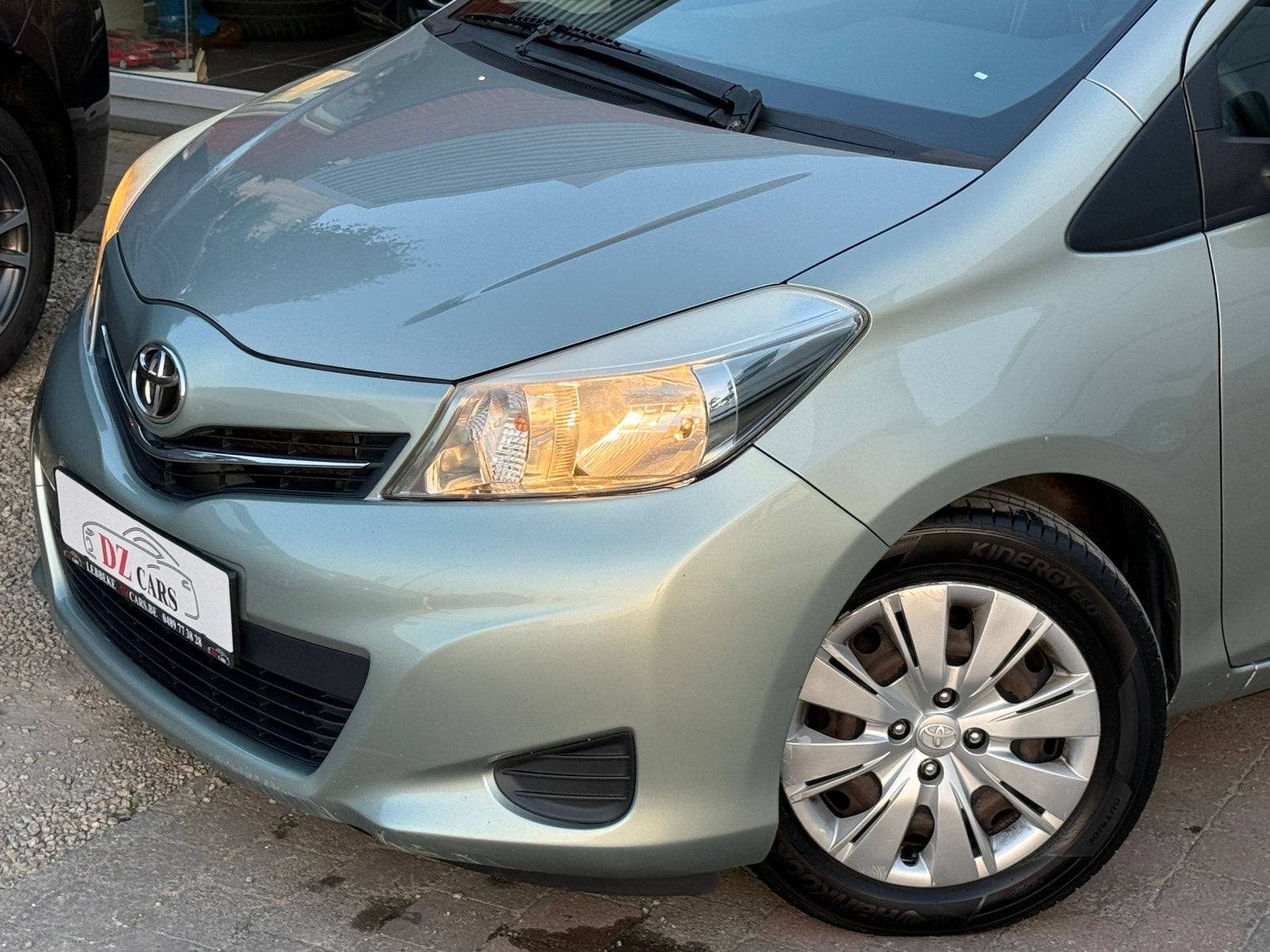 TOYOTA YARIS 1.4D 90CH |NAVI | CAMÉRA | CLIME | BLUETOOTH |, Autos, Toyota, Euro 5, Achat, Entreprise, Noir