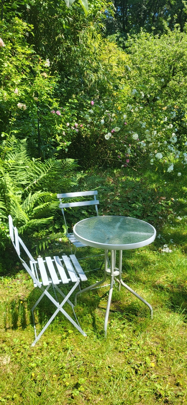 Mooi grijs tuinsetje tafel met glazen blad, Tuin en Terras, Tuinsets en Loungesets, Ophalen