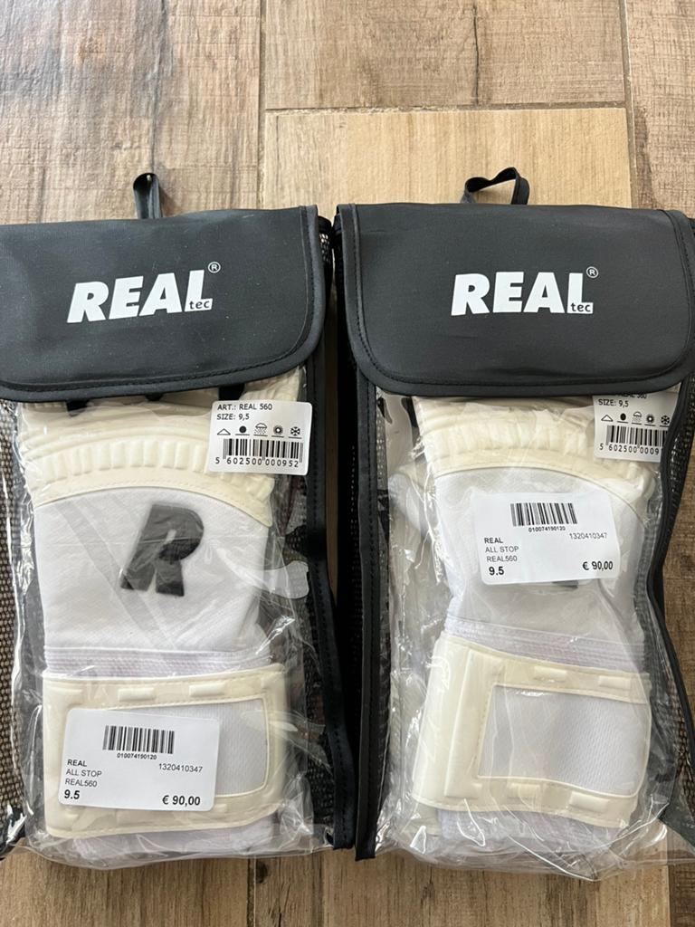 Nieuwe keeperhandschoene, Ophalen, Nieuw