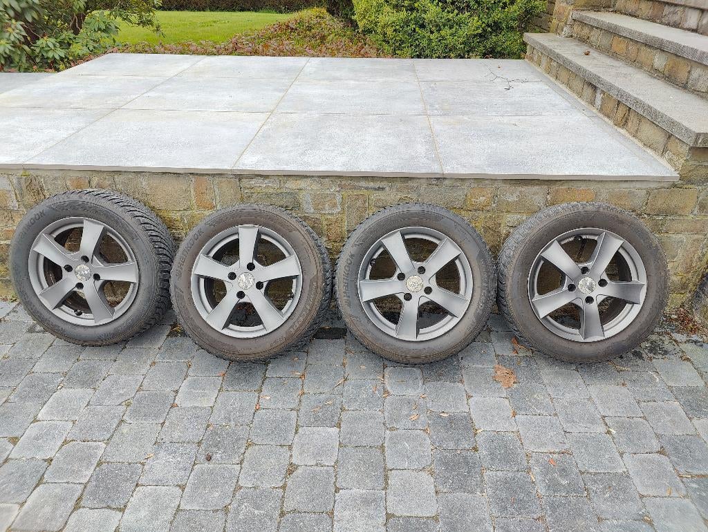 4 Jantes 15" avec pneus hiver, Autos : Pièces & Accessoires, Pneus & Jantes, Pneus et Jantes, Pneus hiver, 15 pouces, 195 mm, Véhicule de tourisme