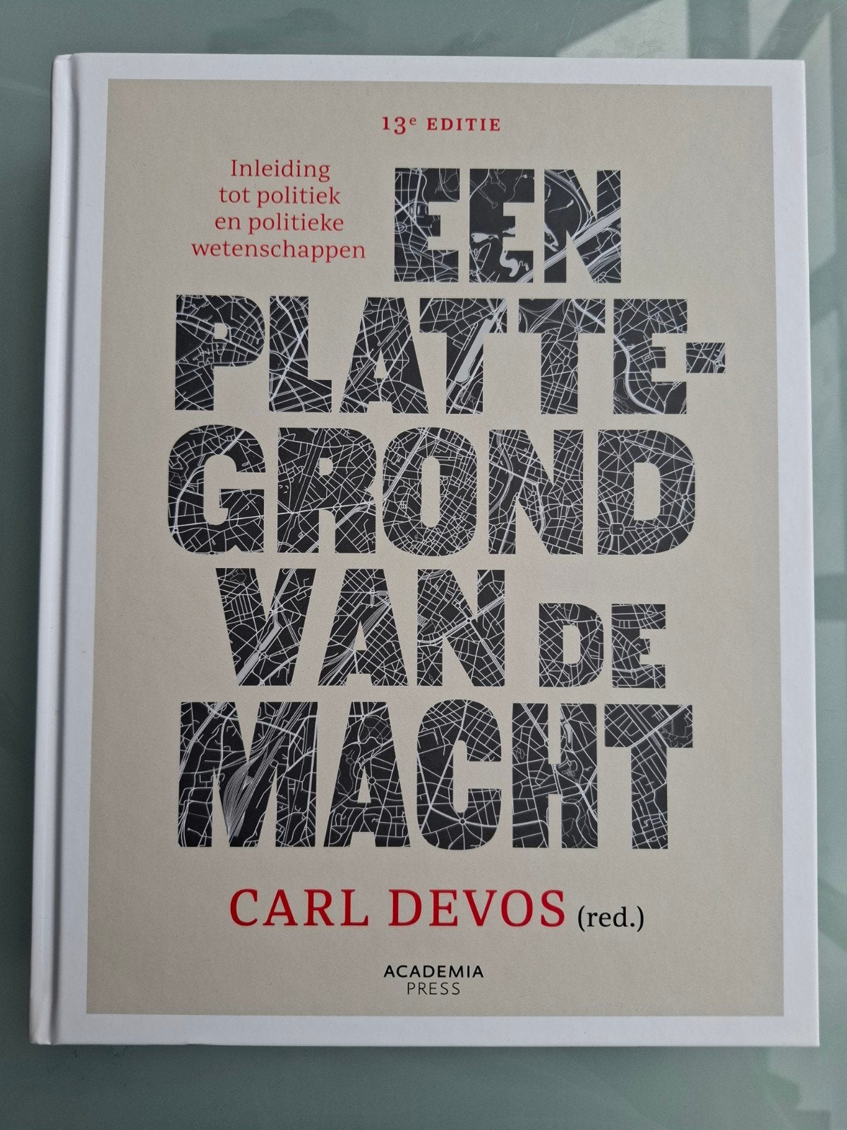 Een plattegrond van de macht - Carl Devos, Boeken, Ophalen of Verzenden, Zo goed als nieuw