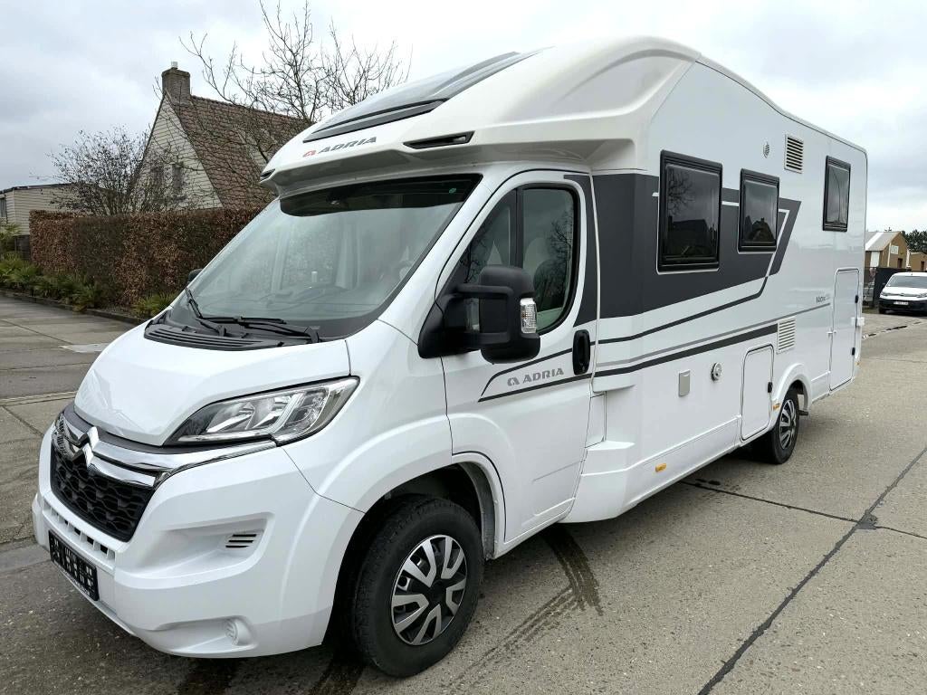 Adria Matrix 650 SC Axess, Caravans en Kamperen, Mobilhomes, Ringverwarming, Pilote, Diesel, Half-integraal