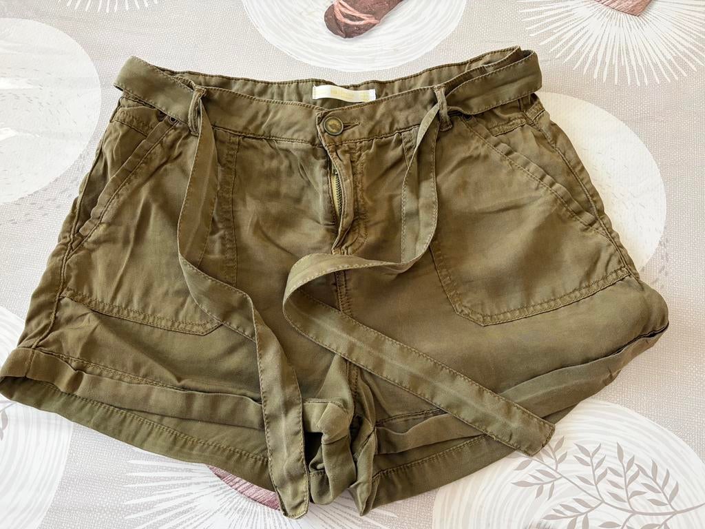 Short cargo Bershka kaki à ceinture taille 38 lire  svp !, Enlèvement ou Envoi