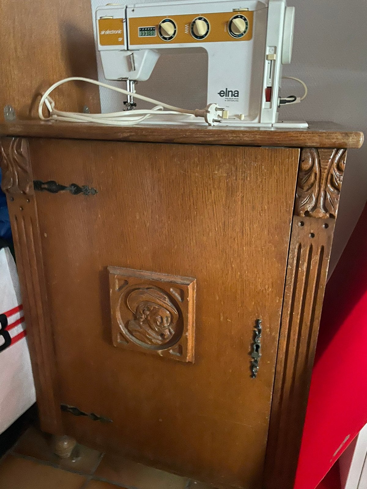 Inklapbare Naaimachine ( met werkblad ), Enlèvement