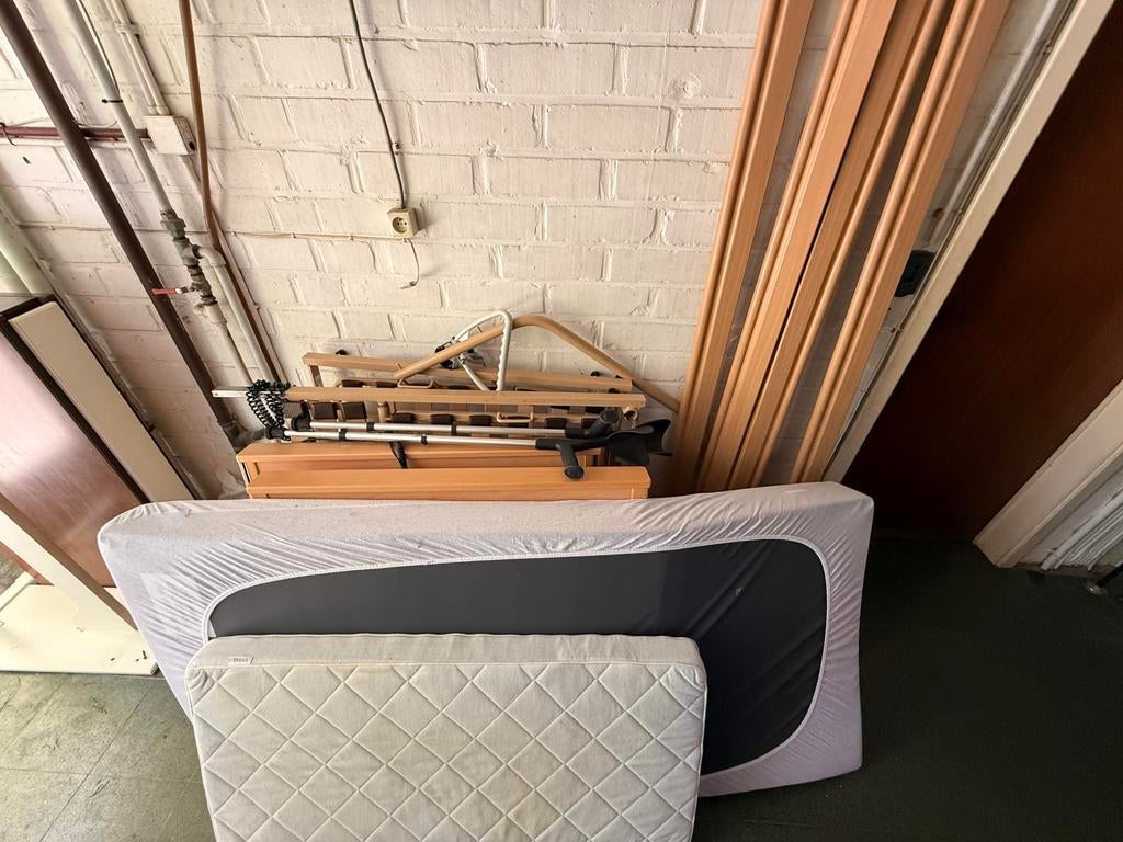 Lit medical, Enlèvement, Comme neuf, Matelas