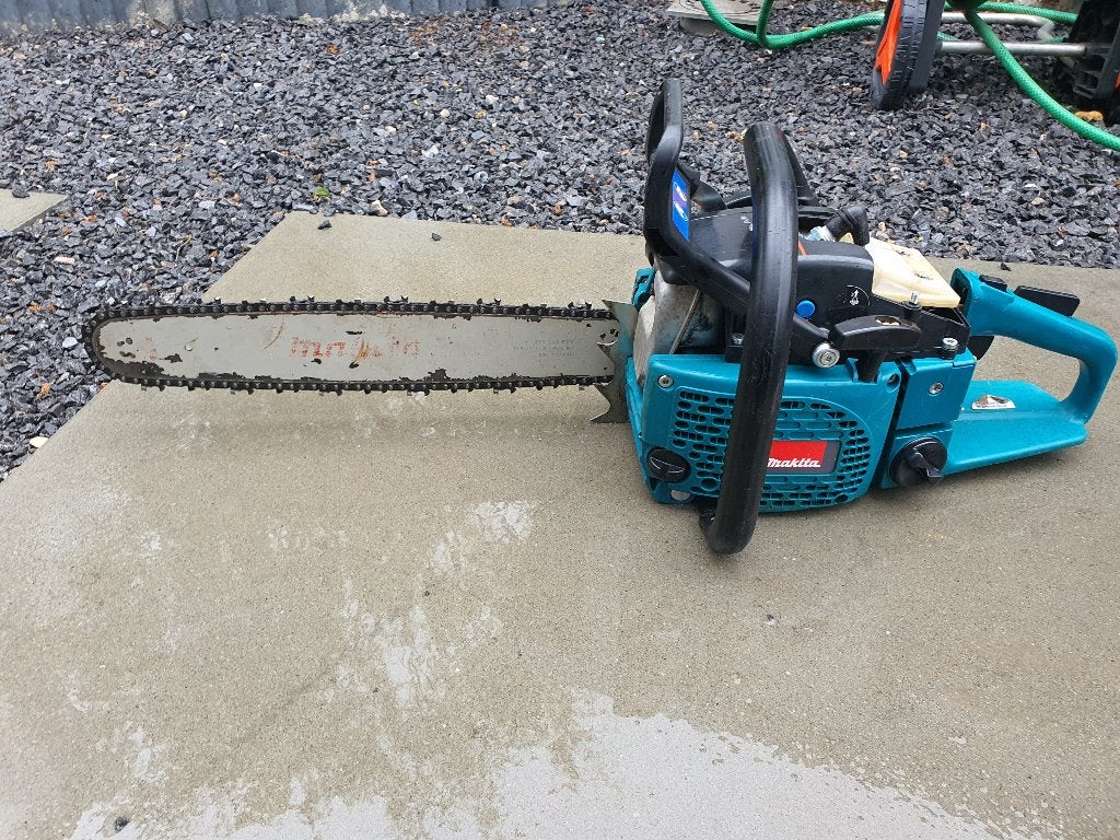 Makita kettingzaag benzine zaag van 45 werk heel goed, Doe-het-zelf en Bouw, Ophalen, Kettingzaag, Zo goed als nieuw, 1200 watt of meer
