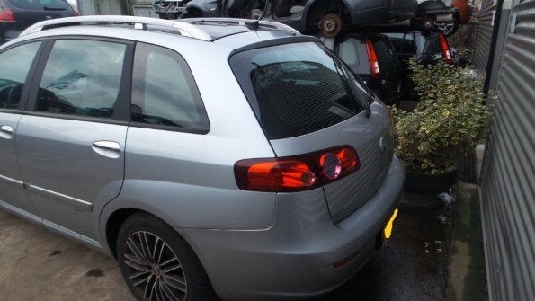 FEU ARRIÈRE GAUCHE Fiat Croma (194) (01-2005/12-2011), Autos : Pièces & Accessoires, FCA Germany GmbH, IPC D1-09 Bahnhofsplatz
65423  Rüsselsheim am Main, DE