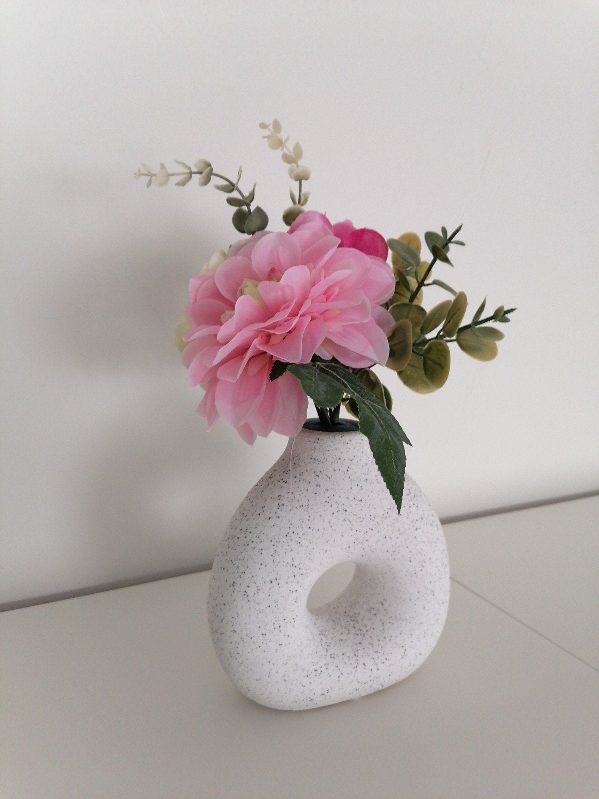Vaasje met kunstbloemen, Maison & Meubles, Accessoires pour la Maison | Vases, Enlèvement ou Envoi
