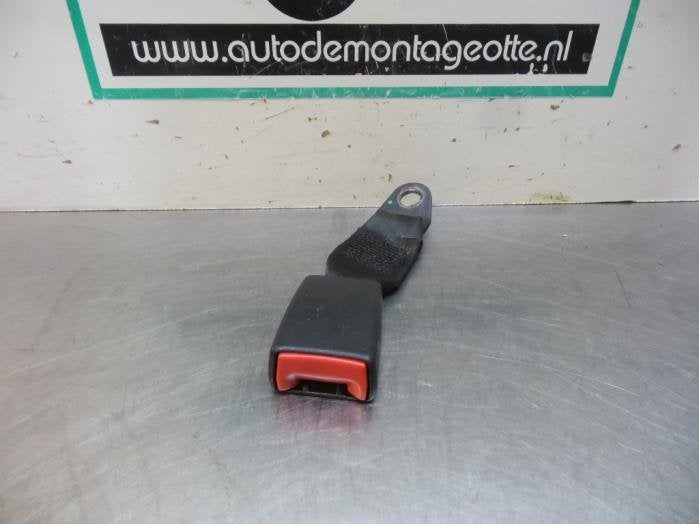 Insertion ceinture de sécurité arrière droite d'un Fiat P, -, Utilisé, Fiat, -