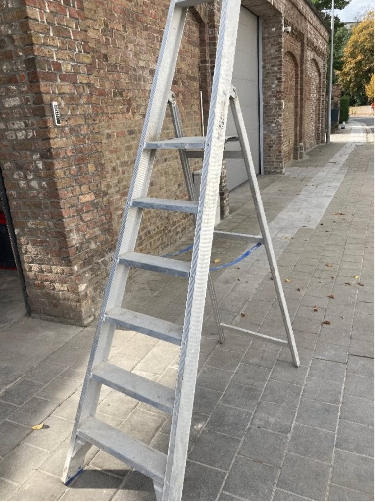 trapladder solide, Doe-het-zelf en Bouw, Ophalen, Gebruikt