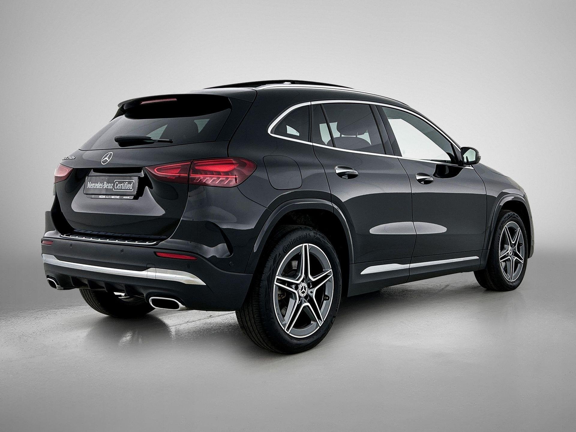 Mercedes-Benz GLA-klasse 250 e AMG Line | Panoramisch Dak |, Auto's, Dealer onderhouden, Stof, 16 kWh, Zwart